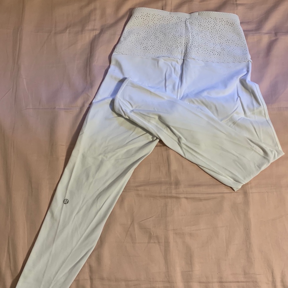 White lululemon crop leggings